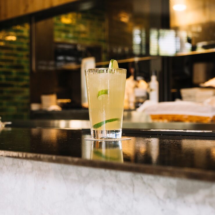mojito-drink-bar-counter_23-2147936176 (1)